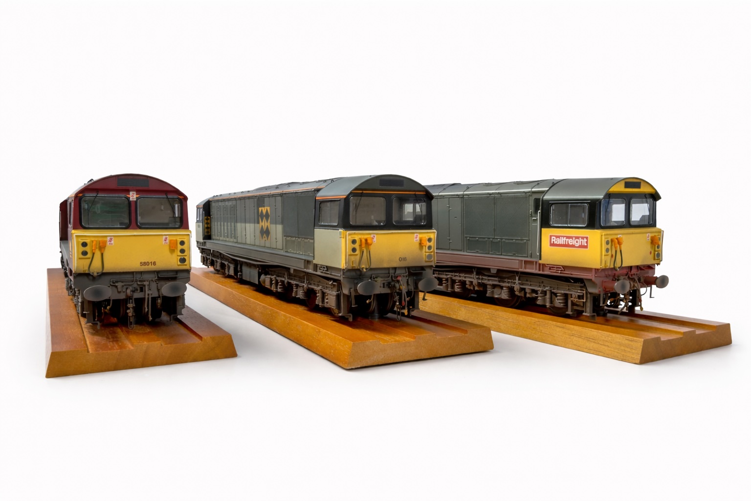 Heljan Class 58 O gauge models